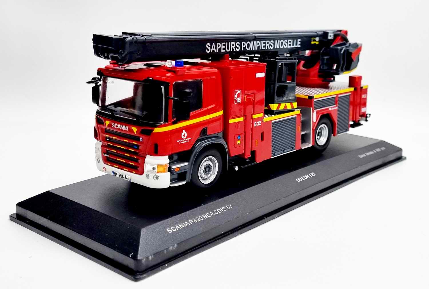 Camion de pompiers en bois - Les Petits Raffineurs