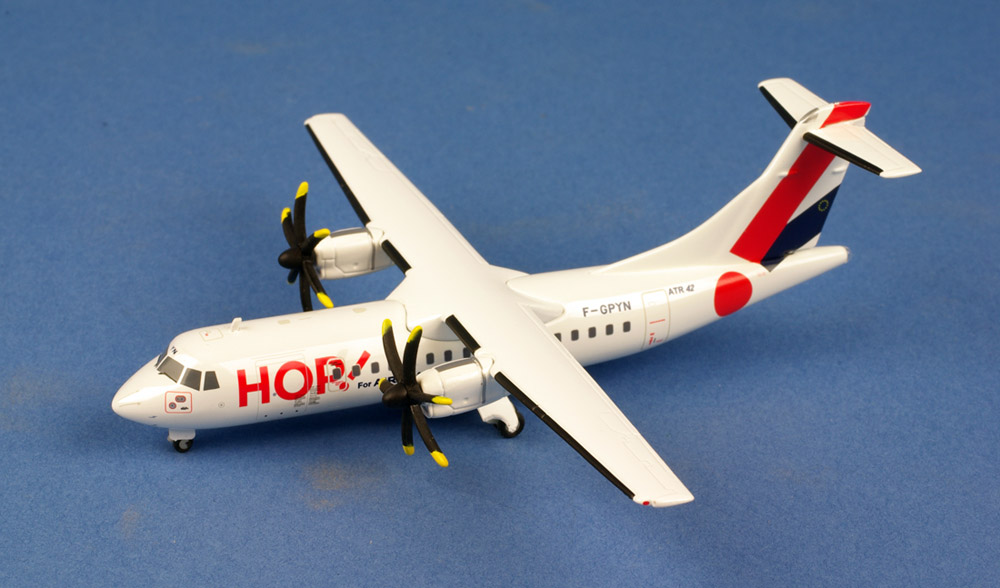 Maquette avion HOP ! For AIR FRANCE ATR42-500 1/200 Immatriculée F-GPYN