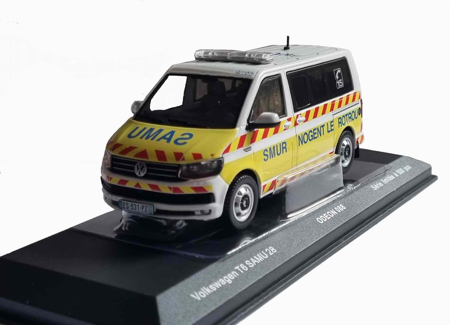 Transporter Van VOLKSWAGEN T6 ambulance SAMU 28 SMUR Nogent-Le-Rotrou 1/43