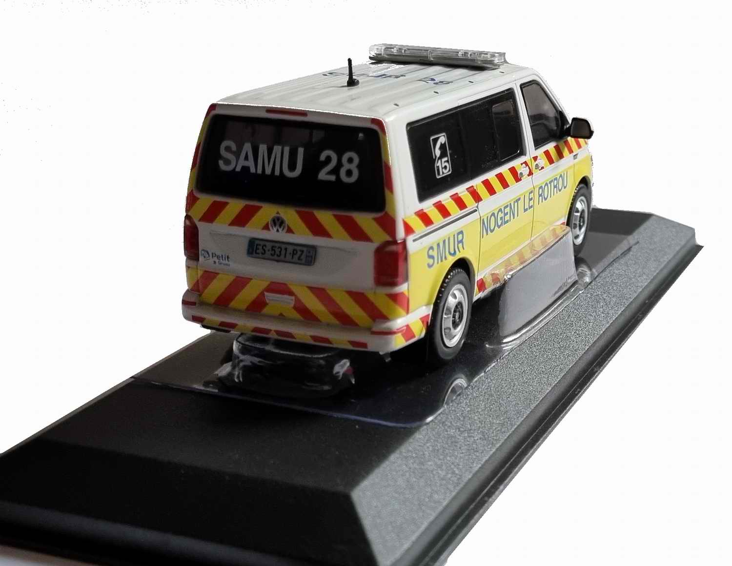 Transporter multiVan VOLKSWAGEN T6 ambulance SAMU28 SMUR Nogent Le Rotrou 1/43