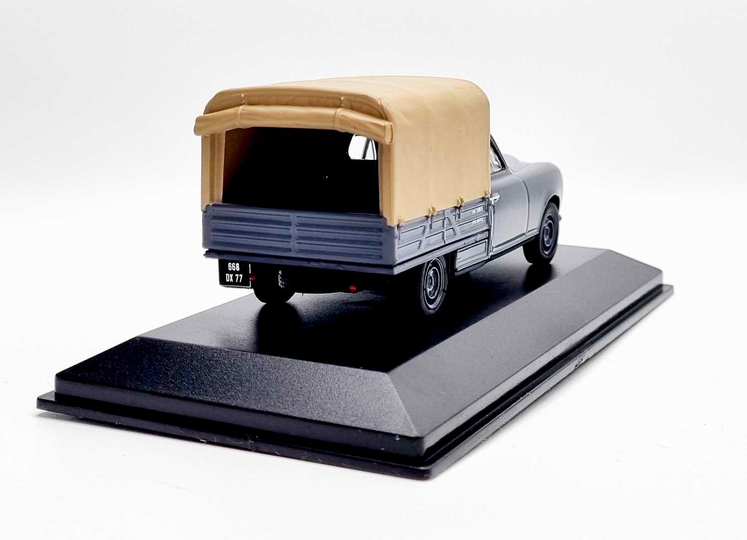 Voiture Miniature Peugeot 403 pickup baché 1/43