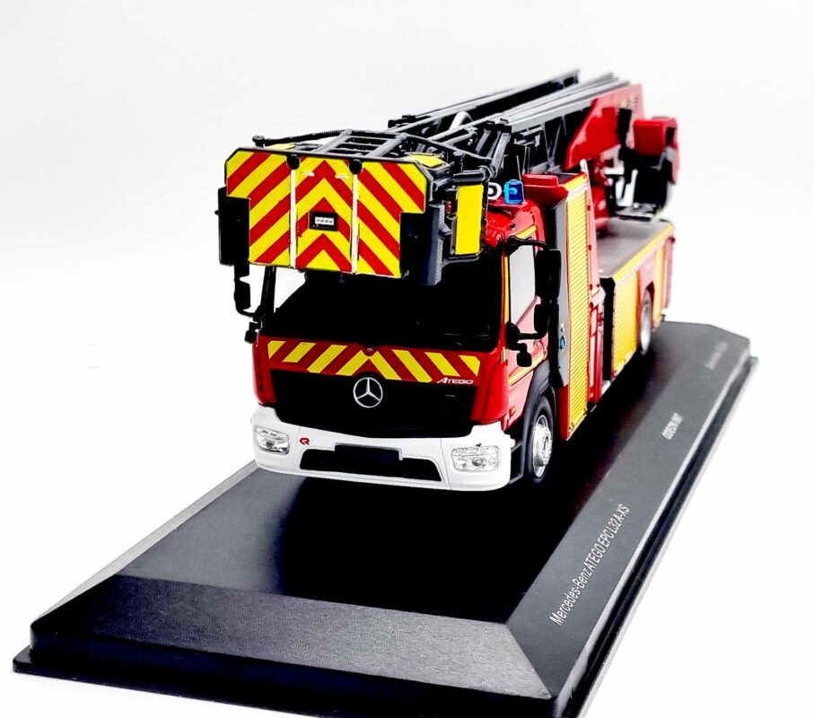 Camion De Pompiers Mercedes L1519 échelle 1:43 Avec Grande échelle Mobile - IXO, Occasion