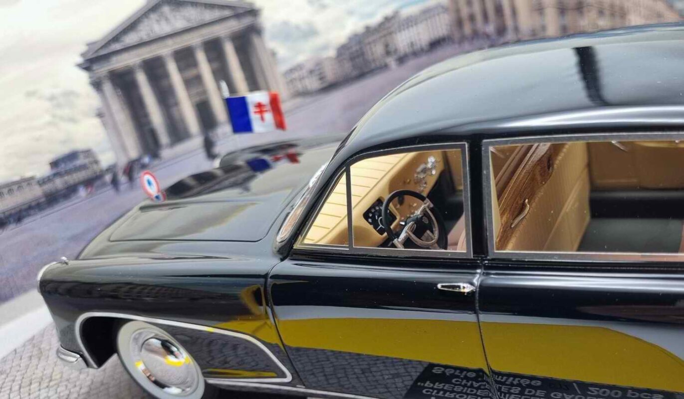 Miniature Citroën 15/6 H Chapron 1956 – Charles De Gaulle – Pantheon 1/18
