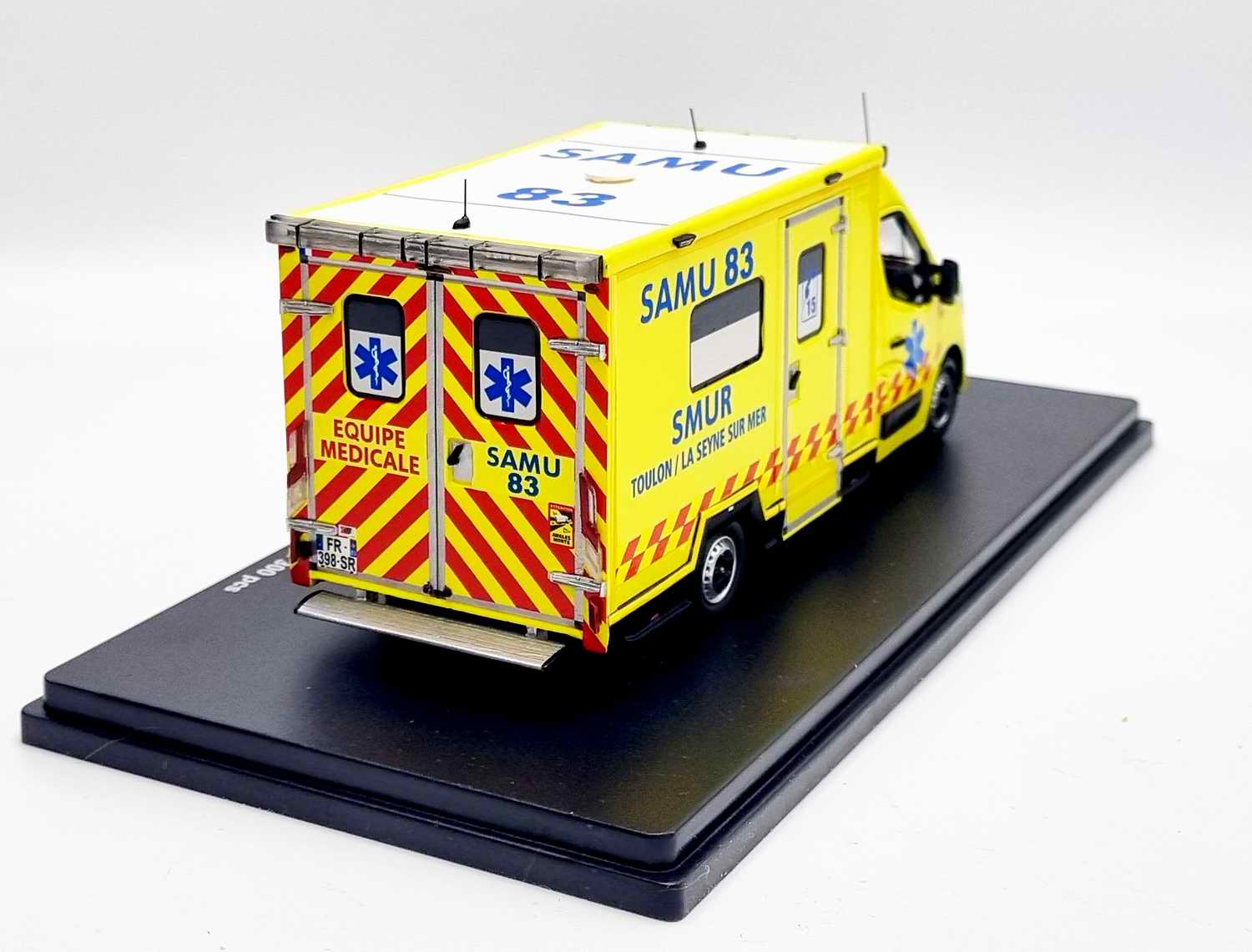 Miniature Ambulance RENAULT Master TIB Urgence SAMU83 Var SMUR Toulon La Seyne Sur Mer 1/43