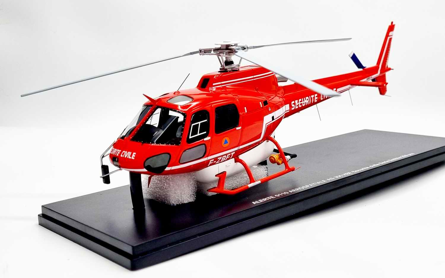 Maquette Hélicoptère EcureuilAS350 Pompiers Sécurité civile 1/43