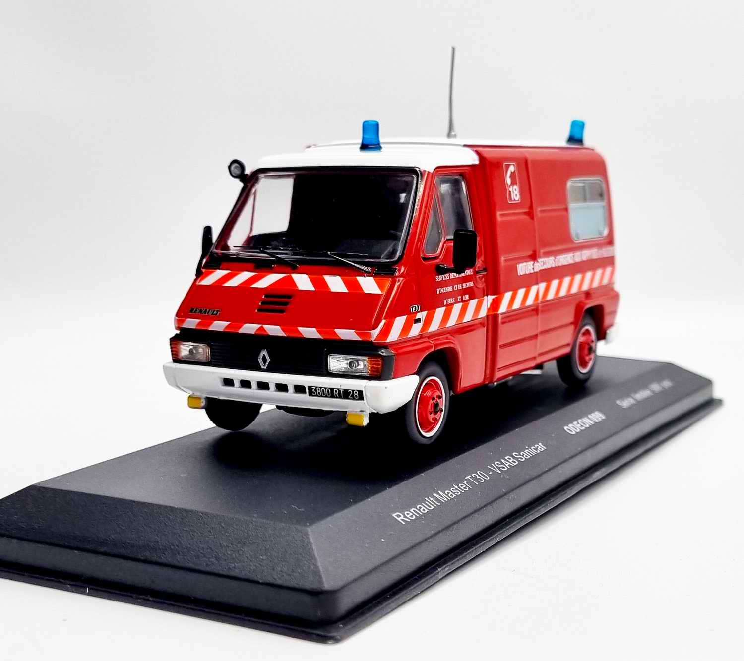 Camion de pompier RENAULT MASTEUR T30 sanicar VSAB SDIS 28 EURE-ET-LOIR