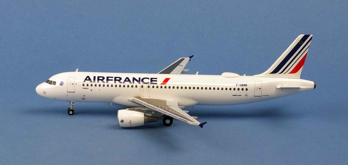 Maquette avion AIRBUS A320-200 AIRFRANCE Tarbes F-HBNK 1/200