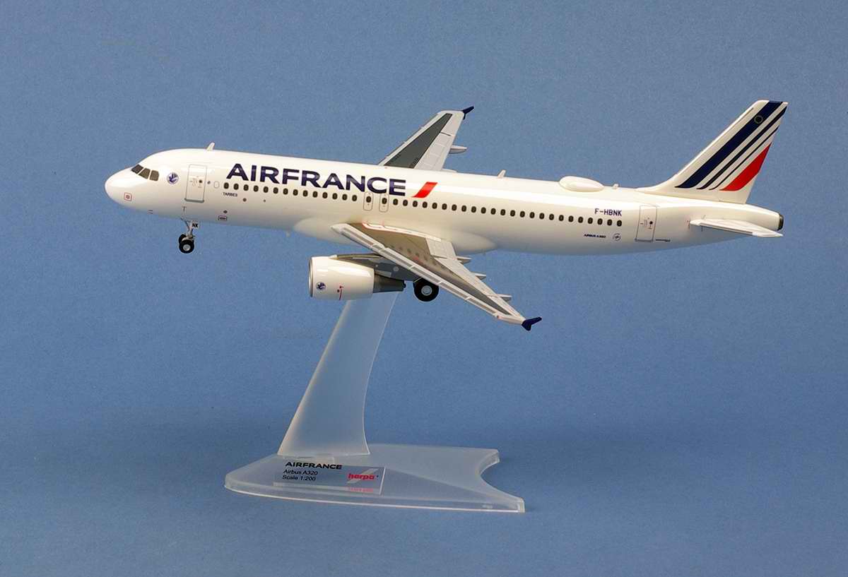 Maquette avion AIRBUS A320-200 AIR FRANCE Tarbes F-HBNK 1/200