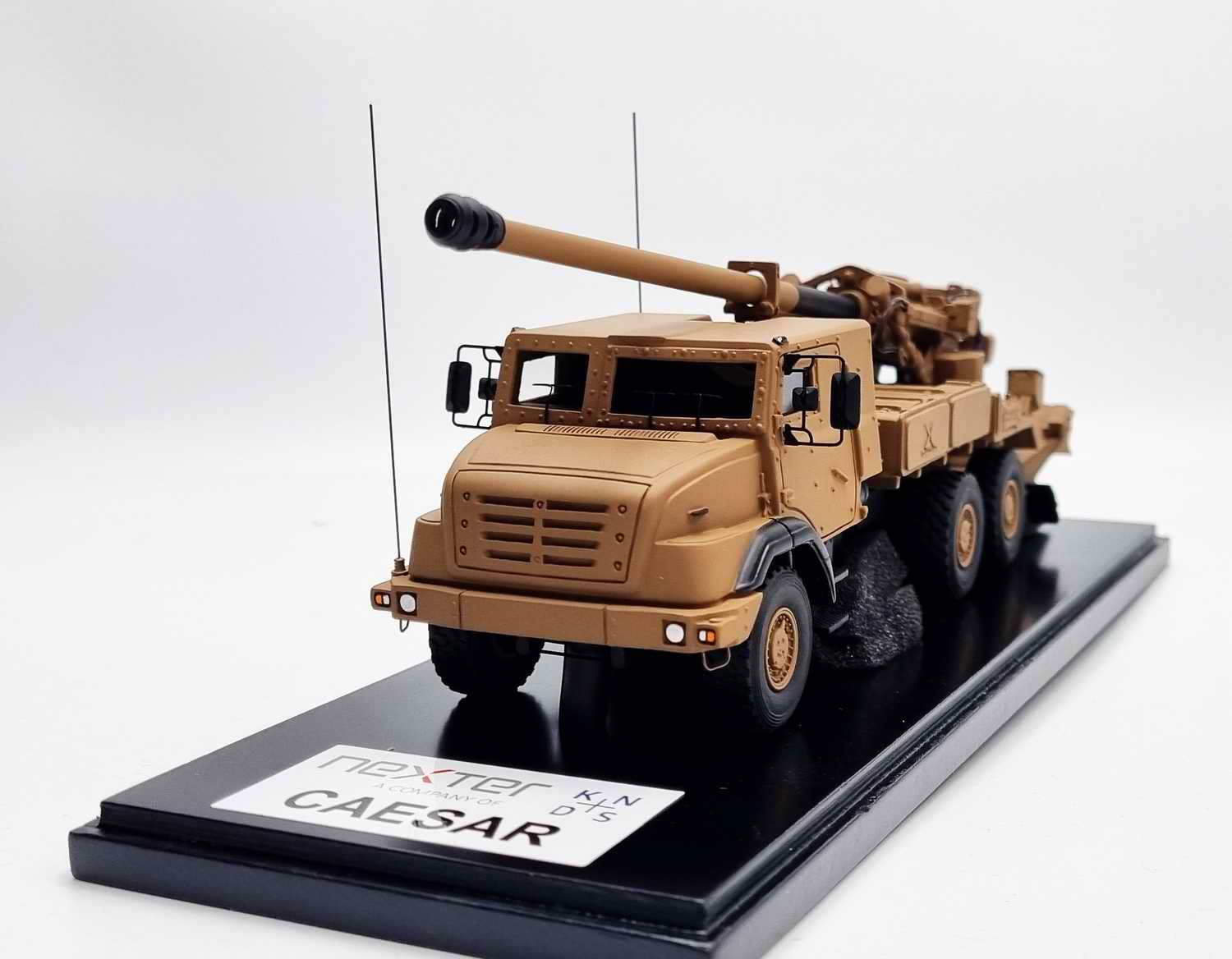 Maquette Camion militaire Nexter Renault Canon Automoteur CAESAR 6X6 de 155mm brun Terre Armée de Terre