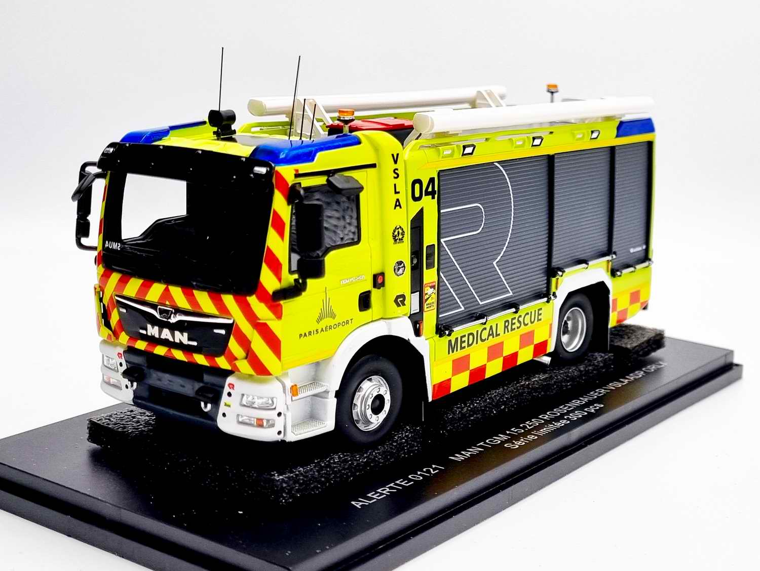 Camion de Sapeurs Pompiers Camion de Secours Médical MAN TGM ROSENBAUER ADP VSLA Medical rescue - AEROPORTS DE PARIS 1/43 Alerte