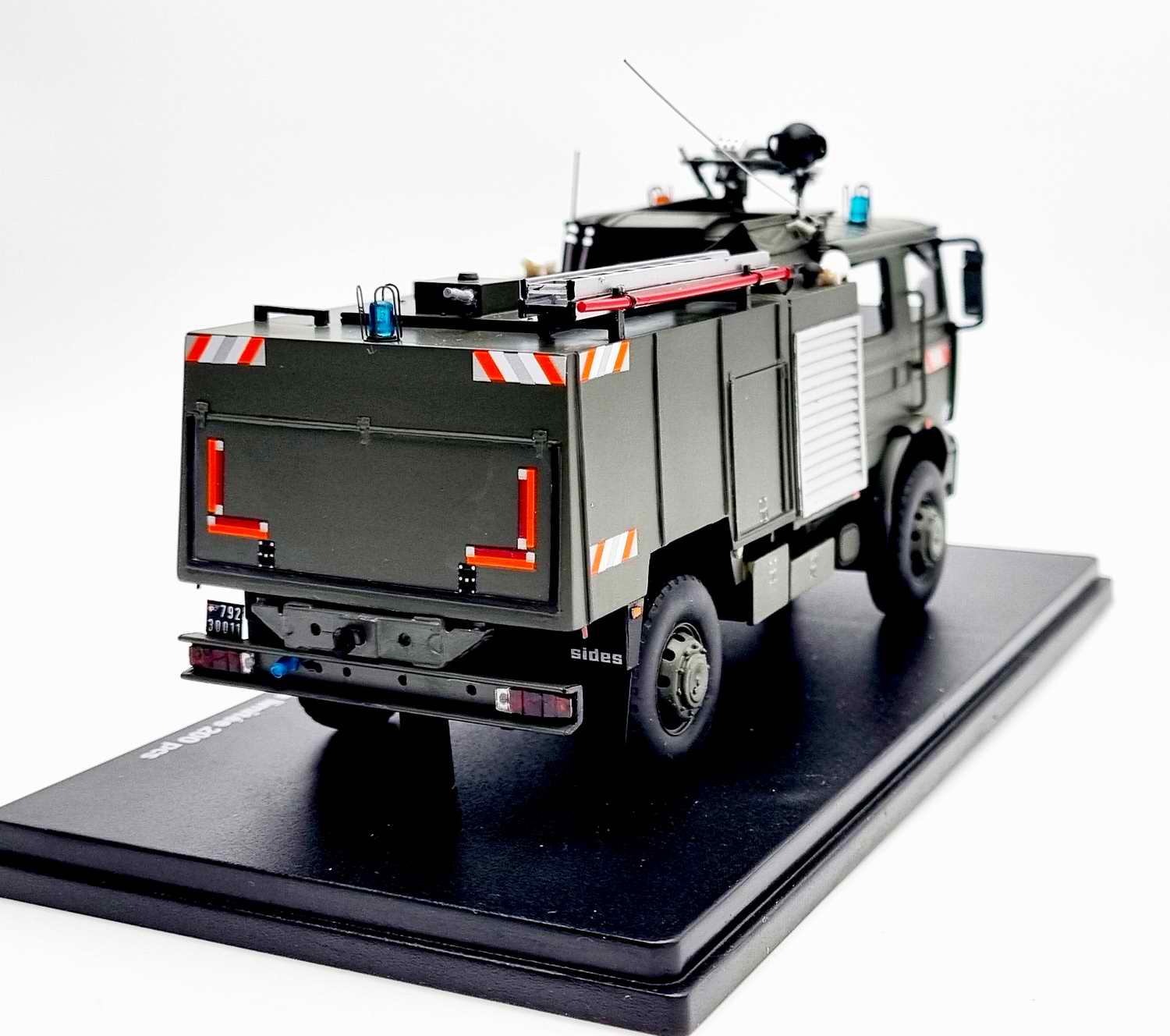 Camion RENAULTG230 Véhicule d'Intervention Rapide Polyvalent VIRP 10 M7 Pompiers de l'Armée de l'Air 1/43 ALERTE