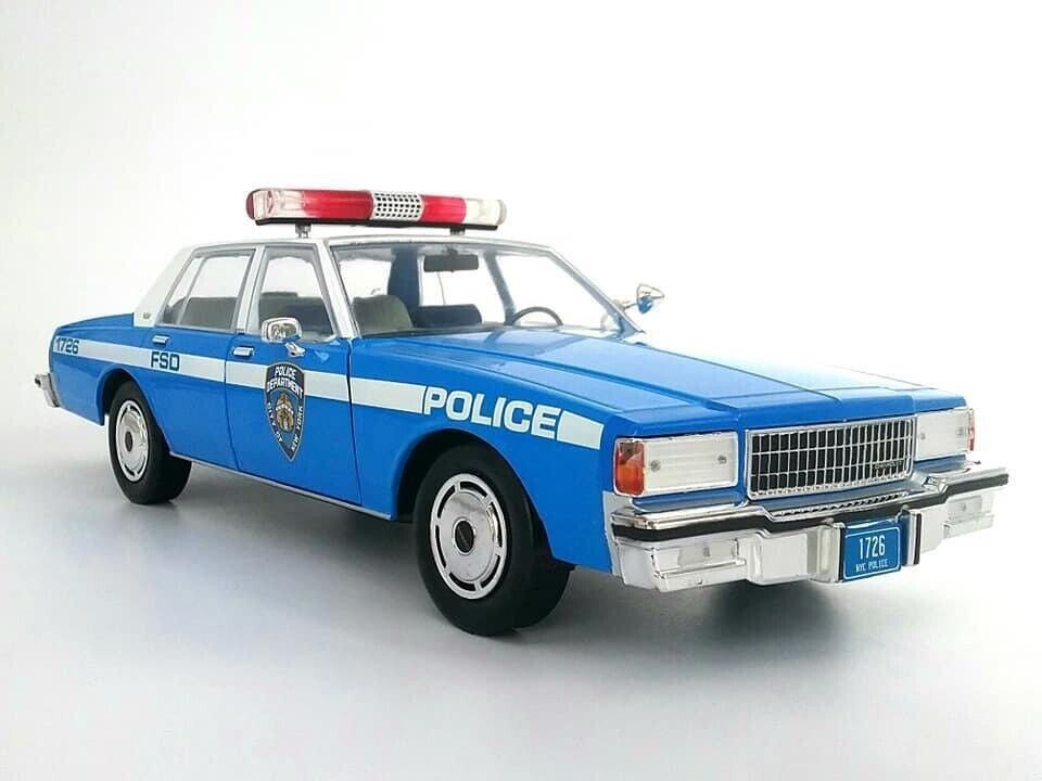 Voiture miniature Chevrolet Caprice Police New York City Police Department NYPD Métal 1/18