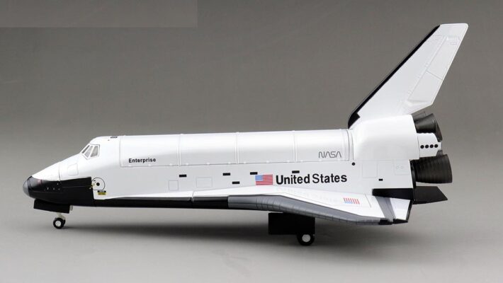 Maquette de la Navette Spatiale ENDEAVOUR OV-105 1998 En Métal au 1/200 Edition Limitée