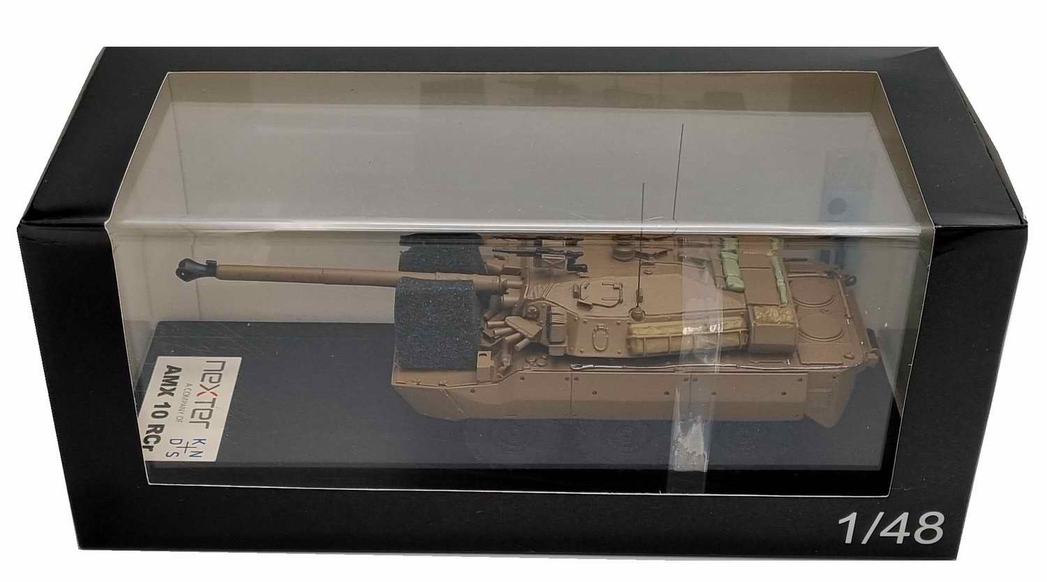 Maquette char militaire Nexter AMX-10RCr véhicule blindé reconnaissance combat français brun Terre Armée de Terre