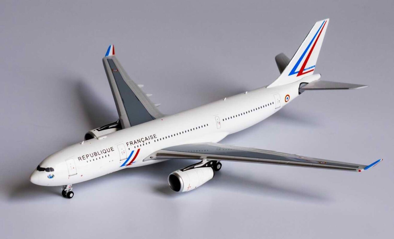 Maquette avion A330-200 Air Calin - métal 1/400e main image 1