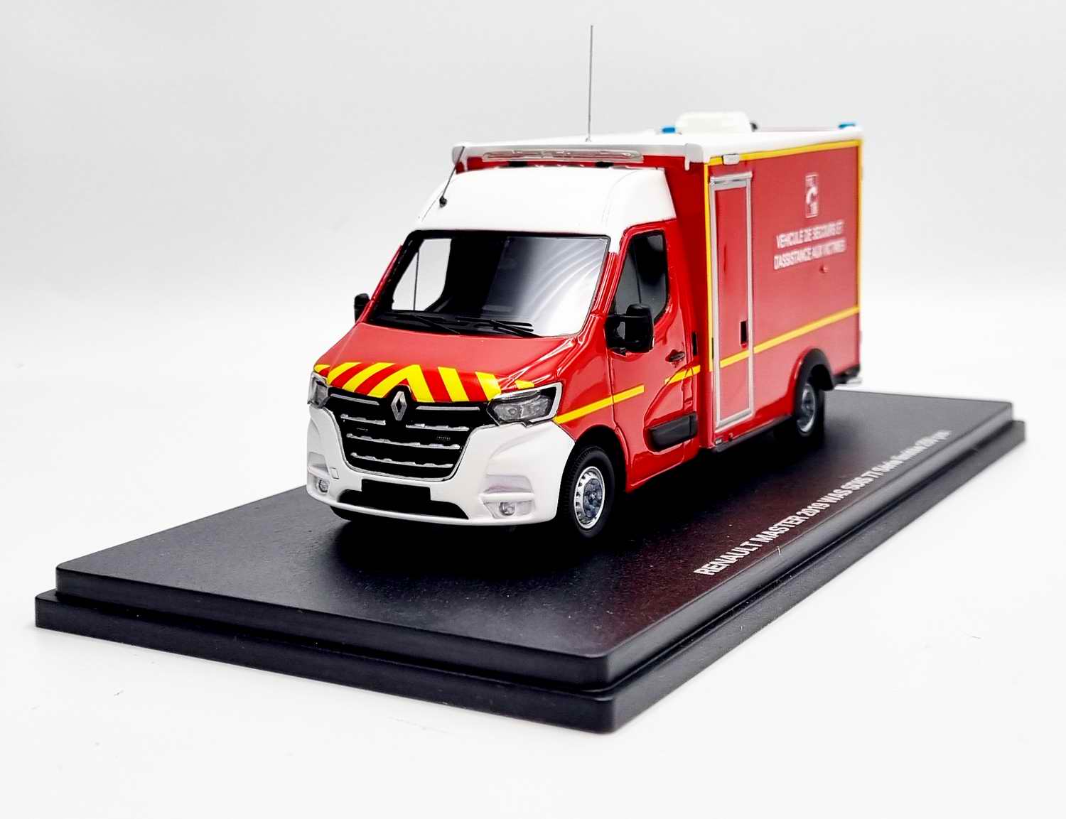 RENAULT MASTER 2 AMBULANCE WAS VSAV SDIS77 secours victime 1/43