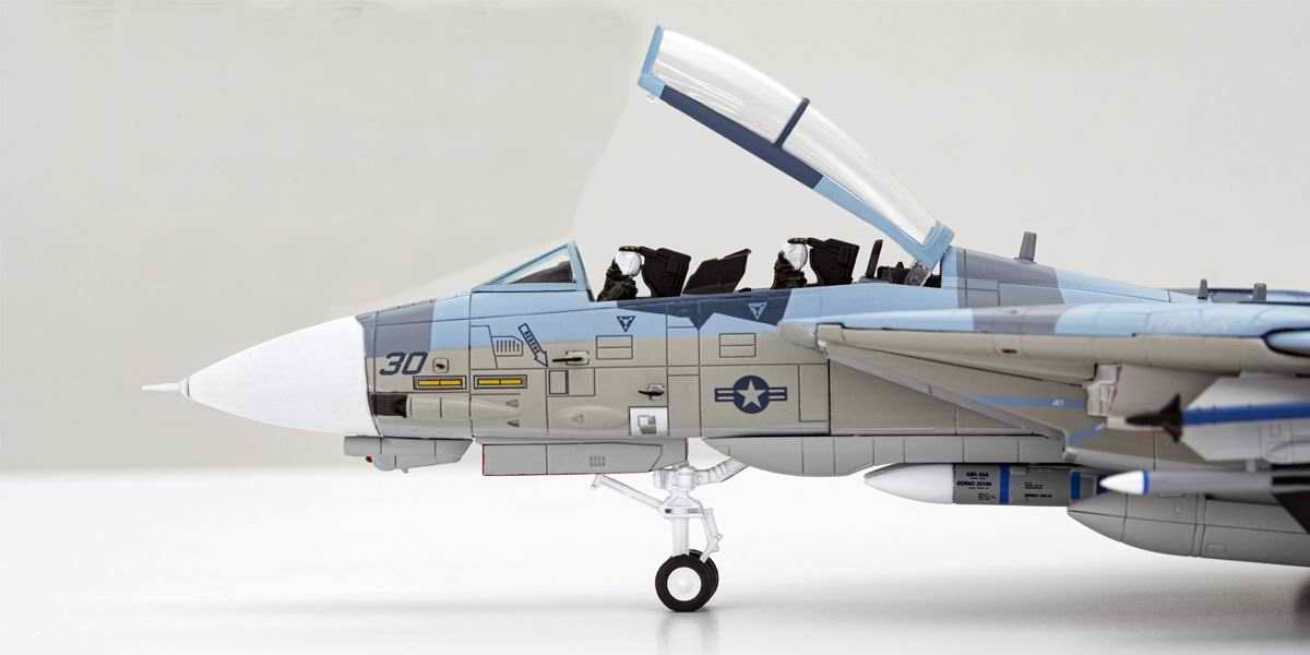 Maquette Avion de Chasse Grumman F14ATomcat US Navy Fighter Weapons School TOPGUN 30 NAS Miramar 1/72 Métal