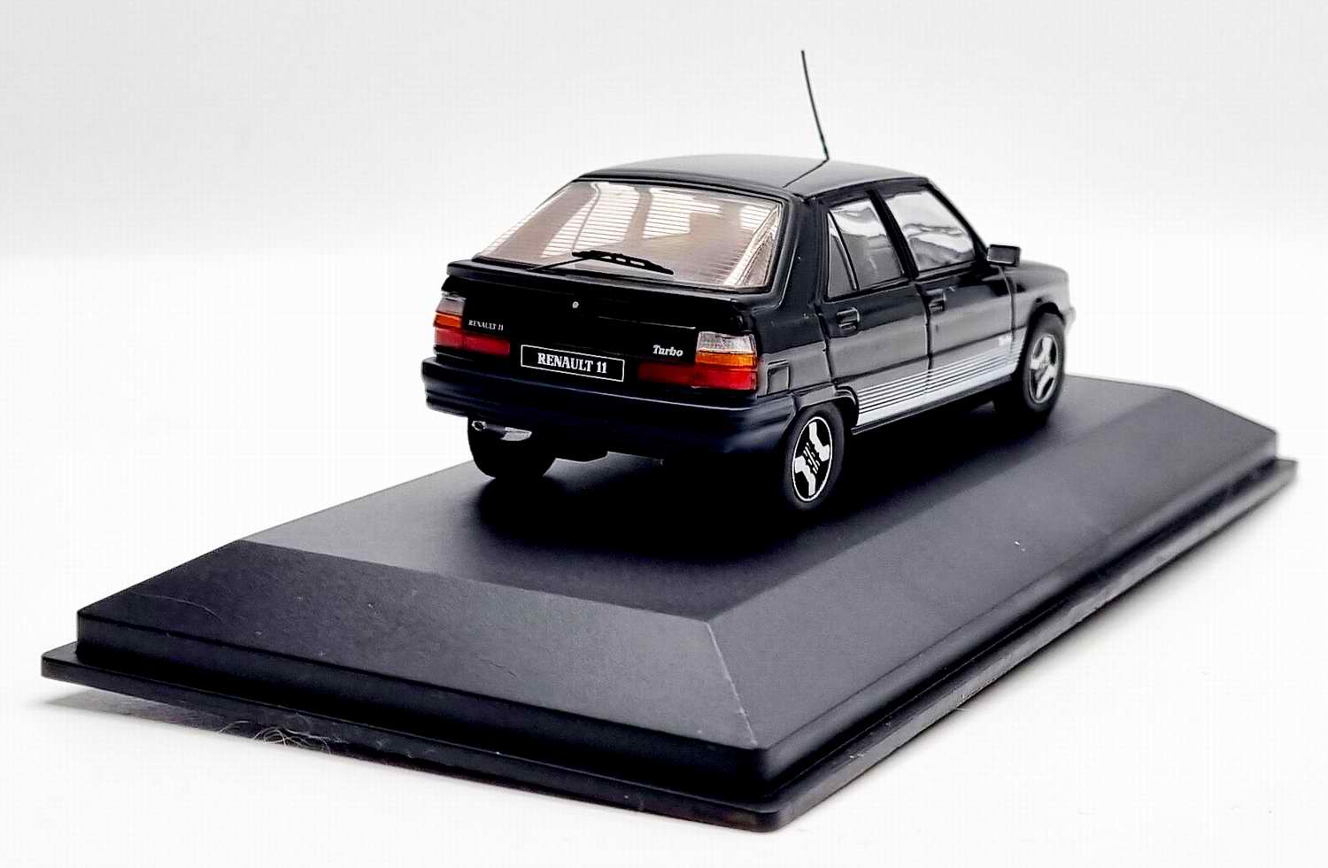 petite Voiture Miniature Renault 18 turbo R11 trubo noir 1/43