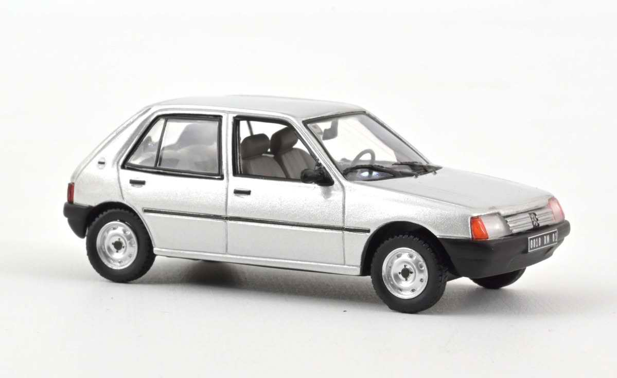 Voiture 205GL miniature en métal PEUGEOT 205 GL Gris Futura 1/43