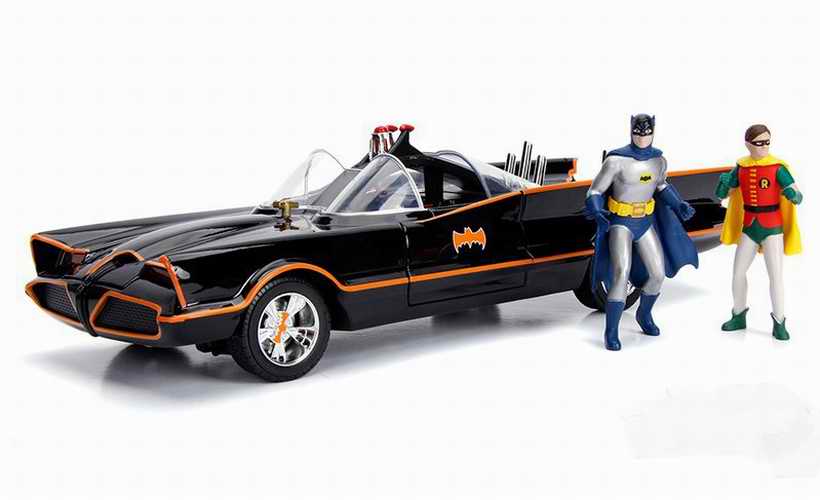 Voiture En Métal BATMOBILE Avec 2 Figurines BATMAN Et ROBIN 1/18 Phares et Feux Led