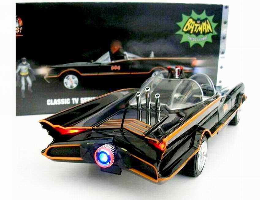 Voiture En Métal BATMOBILE Avec 2 Figurines BATMAN Et ROBIN 1/18 Phares et Feux Led