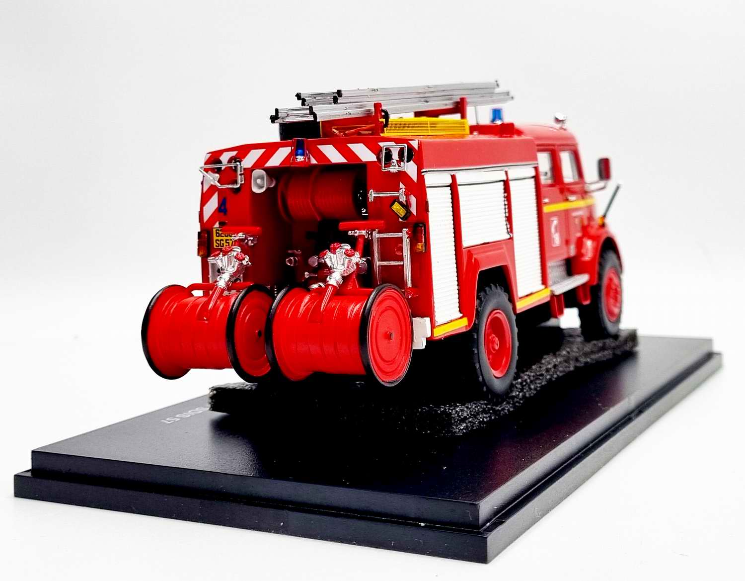Miniature Camion de Pompier MERCEDES-BENZ 1313 ROCHER FPT SDIS 57 MOSELLE WALSCHEID 1/43 Alerte