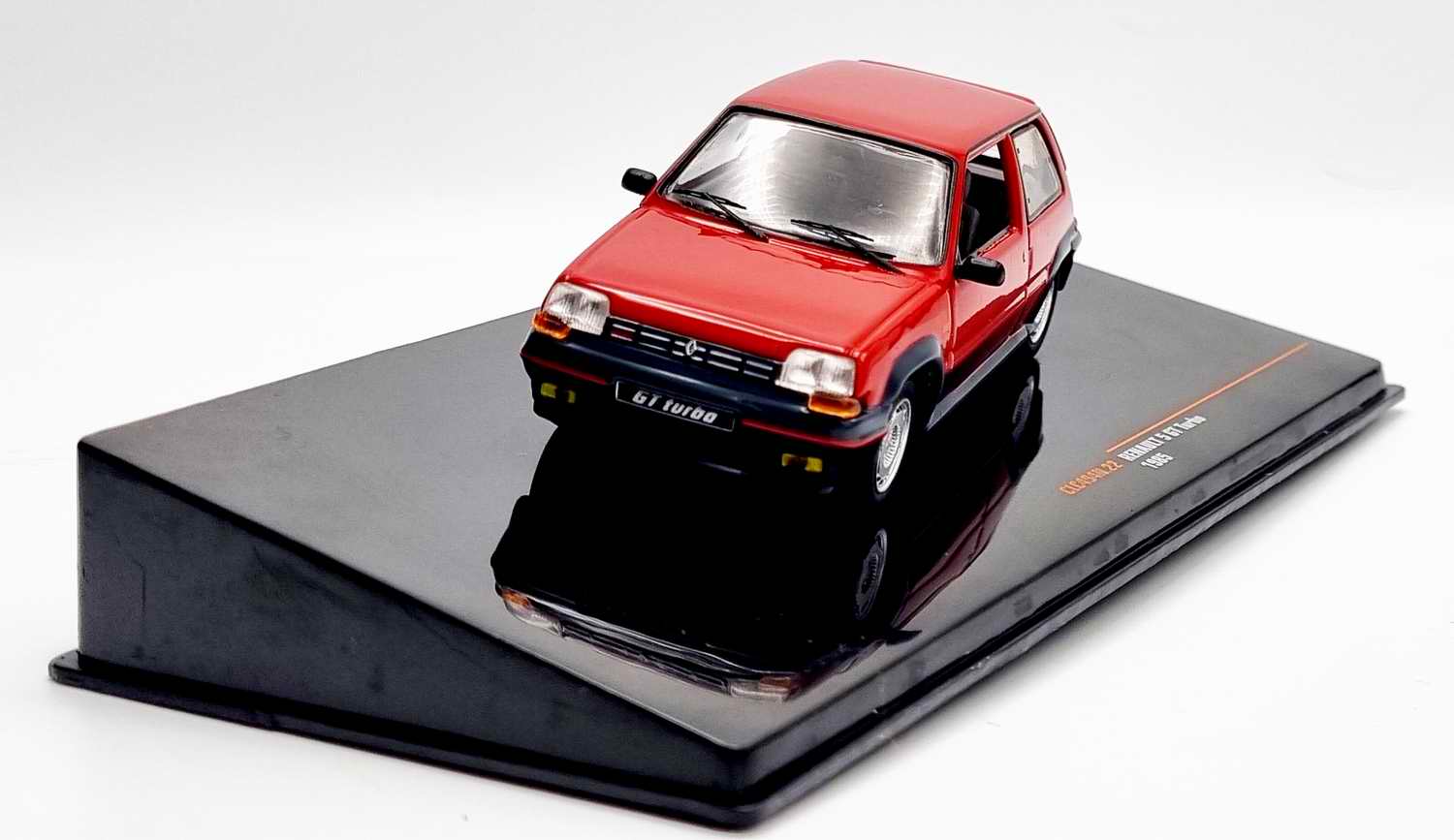 Voiture miniature RENAULT R5 Supercinq GT Turbo Ixo 1/43