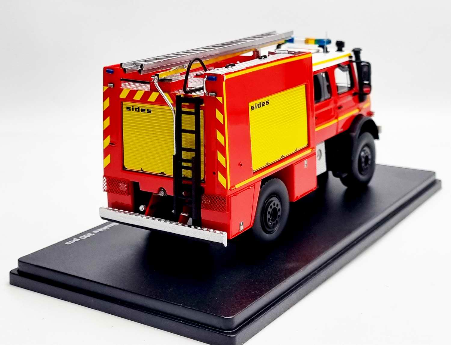 Miniature MERCEDES Unimog5000 SIDES AERONAVALE Camion de Sapeurs Pompiers 1/43 Alerte