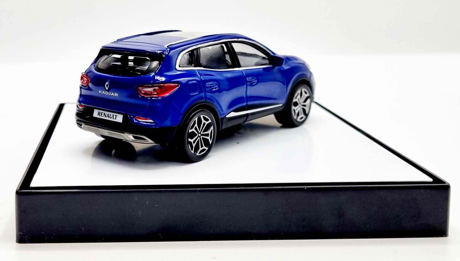 Voiture Miniature RENAULTKadjar Phase 2 Bleu Iron NOREV 1/43