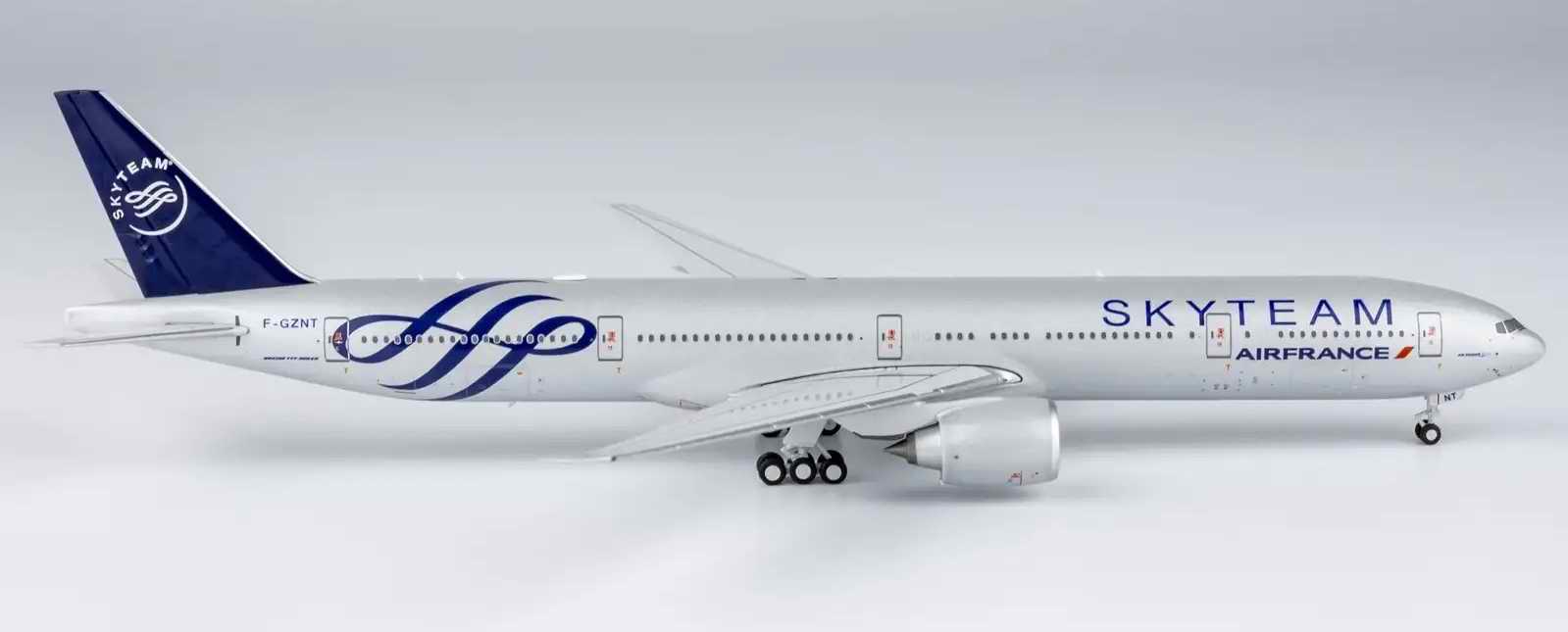 Maquette métal Avion BOEING Triple 7 777-300ER Air France SkyTeam FGZNT 1/400 Métal