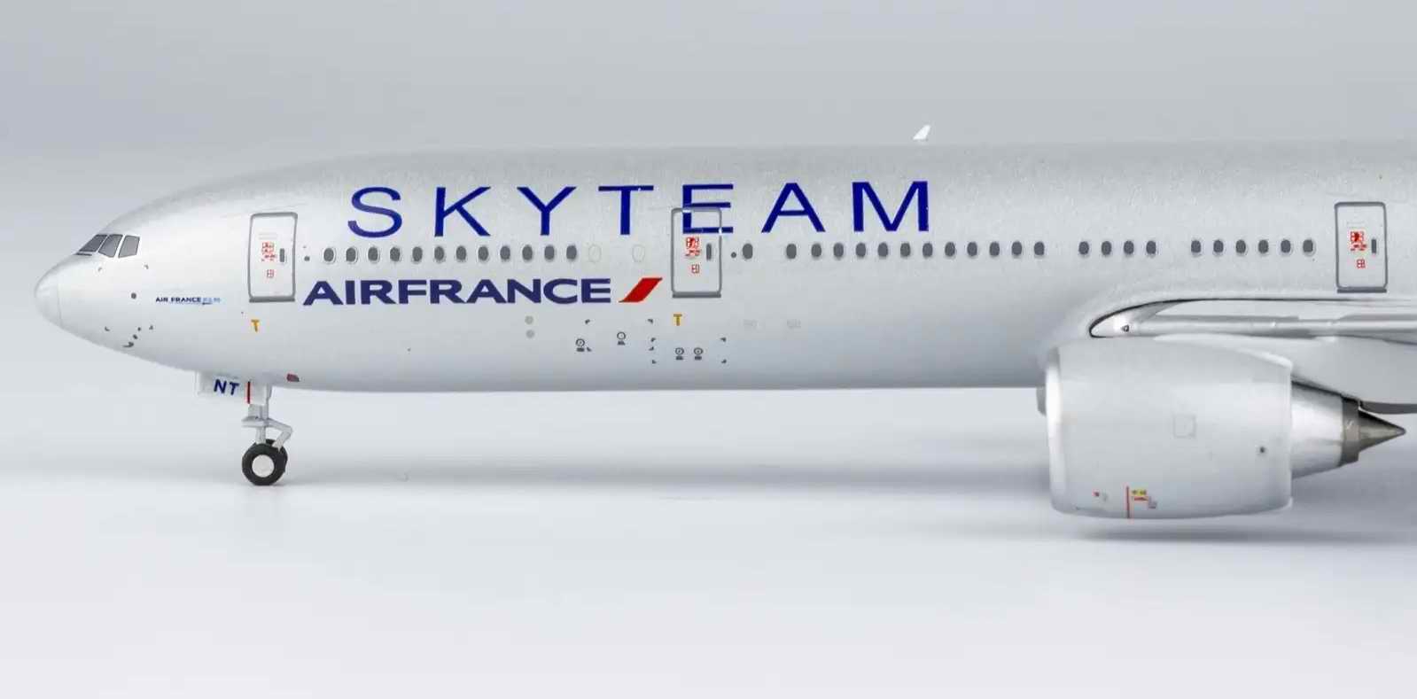 Maquette métal Avion BOEING 777-300ER AirFrance SkyTeam F-GZNT 1/400 Métal