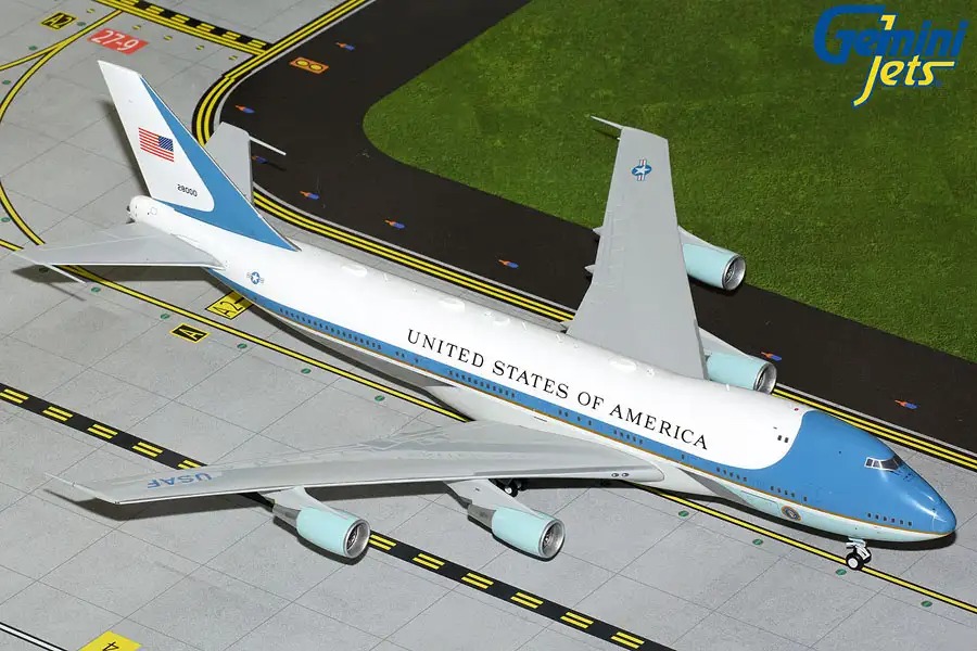 Maquette avion BOEING 747-200 AIR FORCE ONE VC-25A 1/200