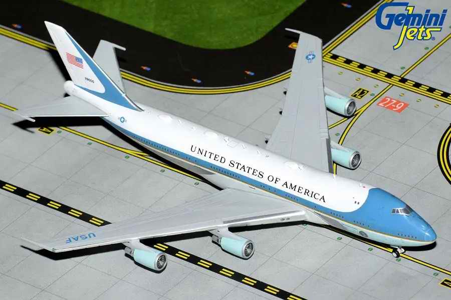 Maquette avion BOEING 747-200 AIR FORCE ONE VC-25A 1/400