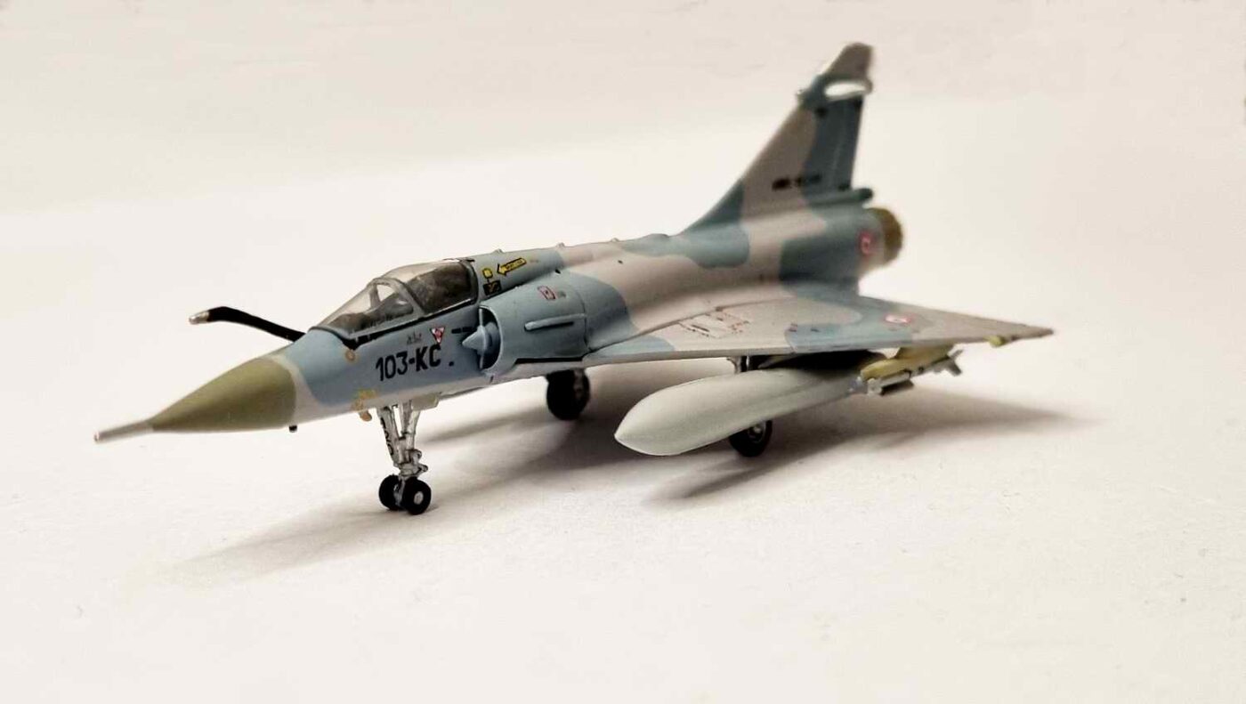Maquette Mirage 2000N Armée De L'Air - Bois Acajou, échelle 1/40 (39x29 Cm) - Sculptée Et Peinte à La Main - 3