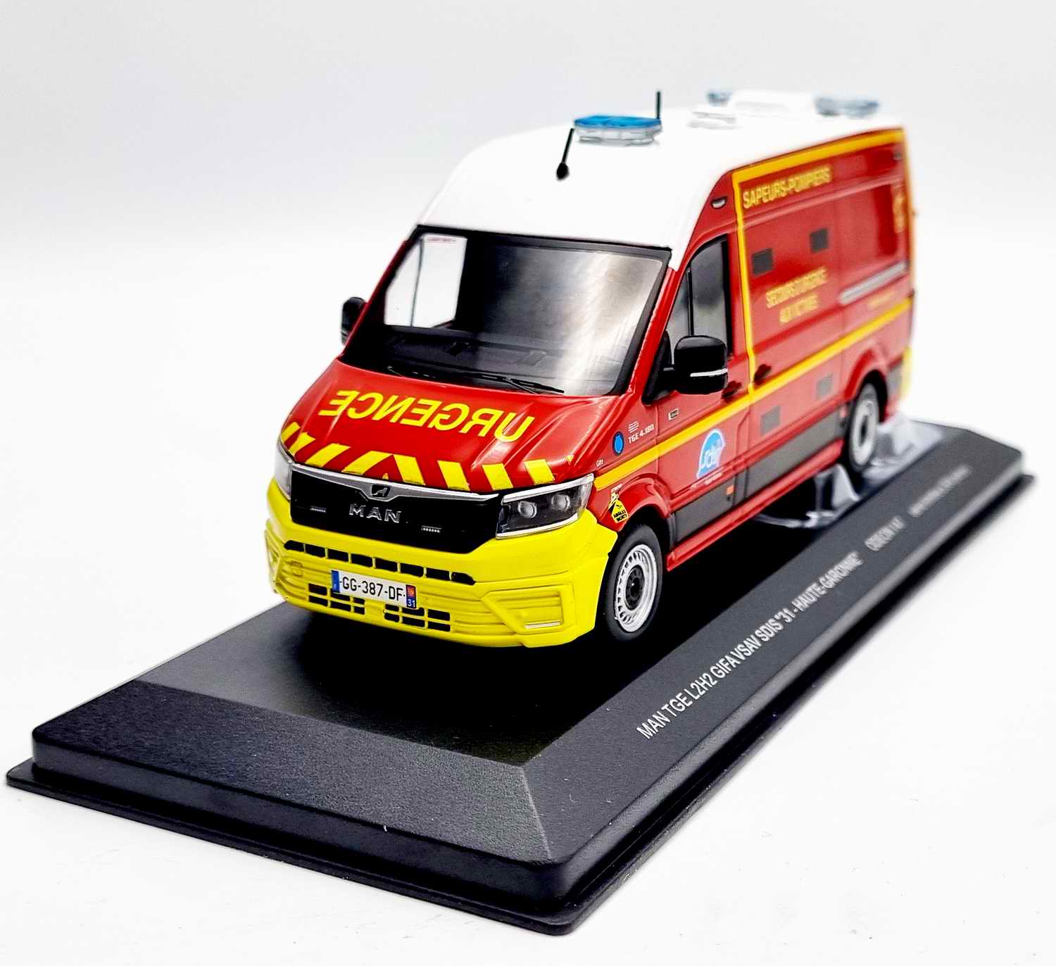 Miniature Ambulance MAN TGE L2H2 GIFA VSAV DES SAPEURS POMPIERS SDIS 31 Véhicule Secours à Victime 1/43 Odeon