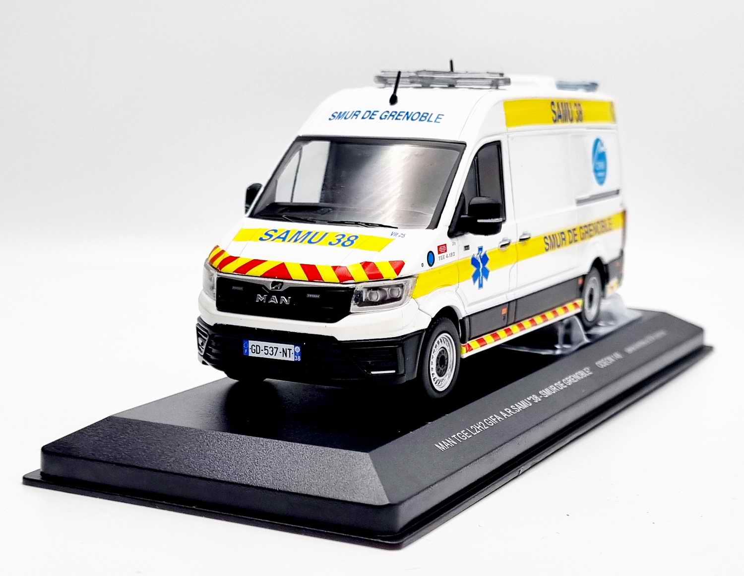 Miniature AMBULANCE DE RéANIMATION MAN TGE L2H2 GIFA SAMU 38 SMUR CHU DE GRENOBLE 1/43 Odeon