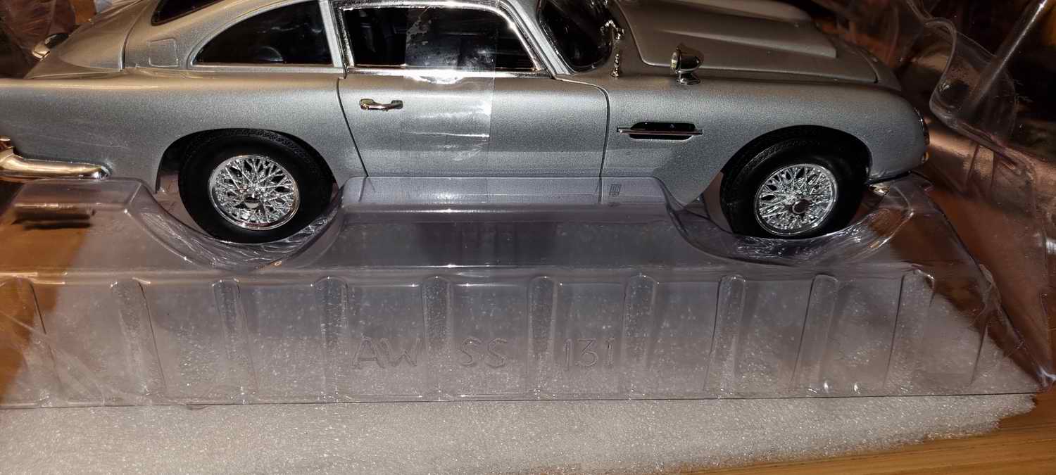 Voiture JAMES BOND 007 Mourir Peut Attendre Aston Martin DB5 de 1964 1/18 Métal No Time To Die 