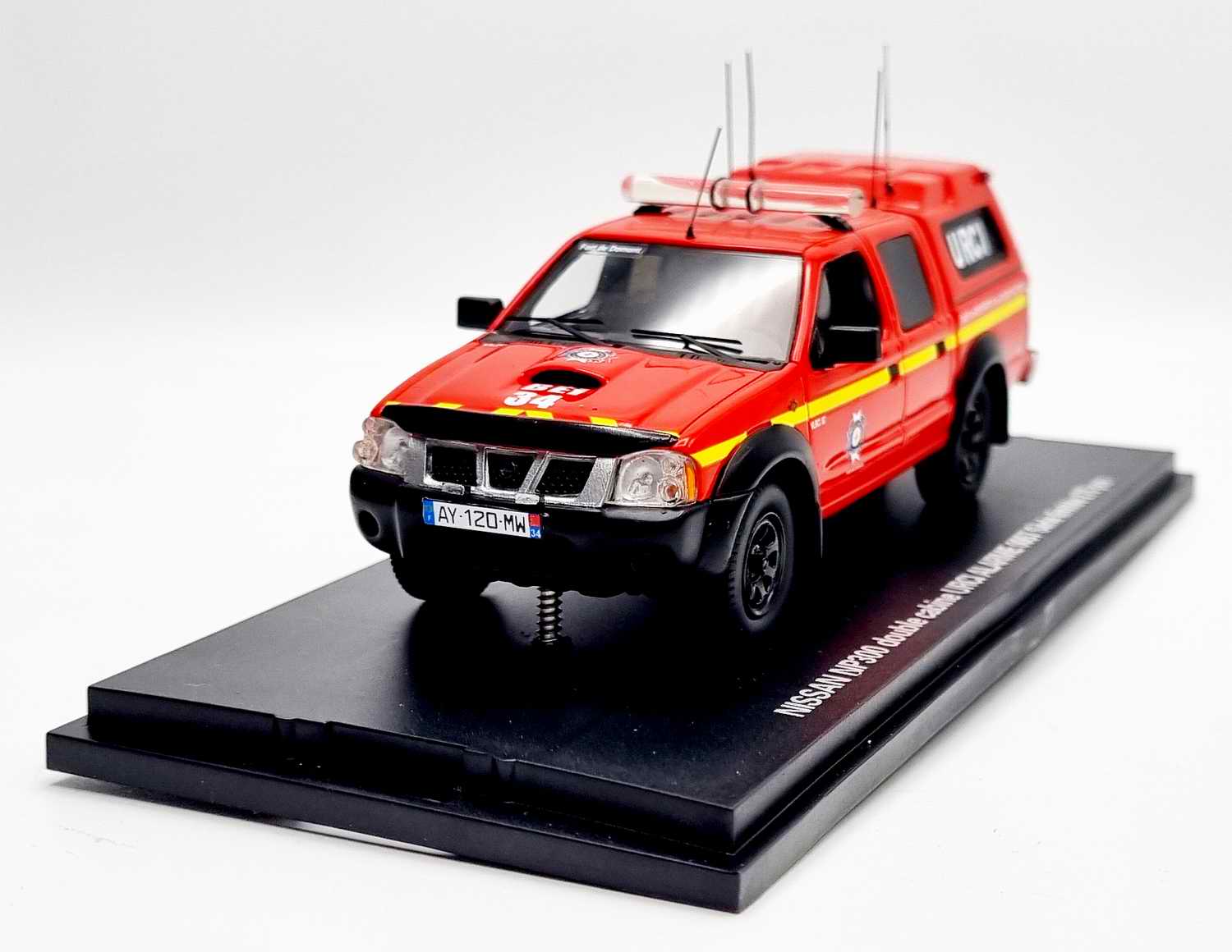 Voiture de Collection NISSAN NAVARA NP300 URCI 1/43