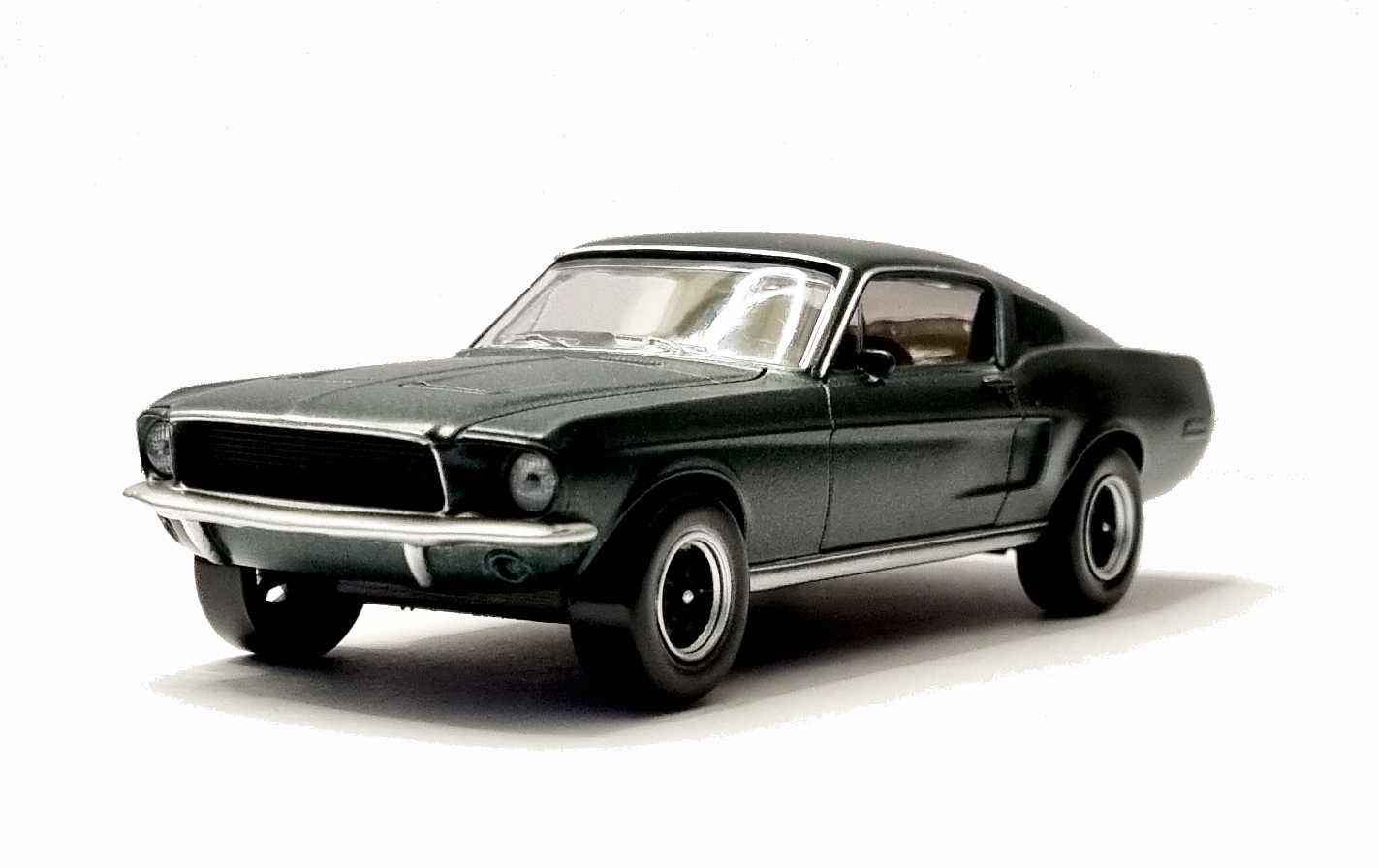 Voiture miniature métal Ford Mustangue Fastback Bullitt 1/43