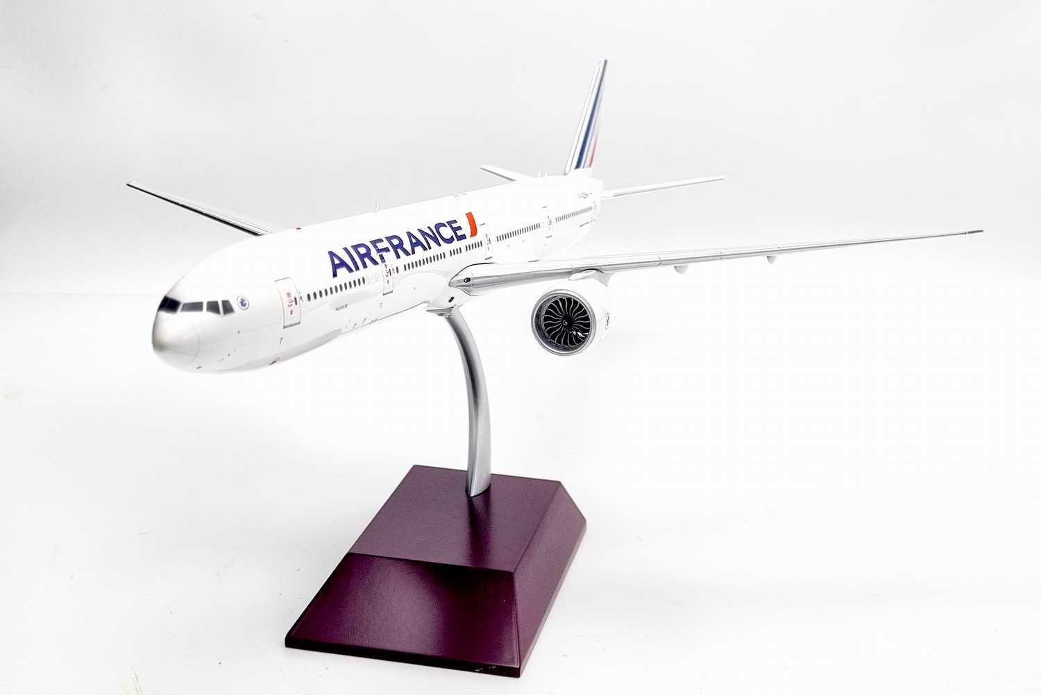 Maquette triple 7 BOEING 777-300ER AIR FRANCE F-GZNH 1/200