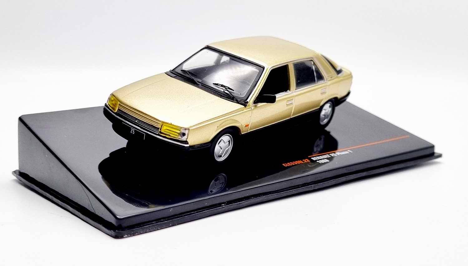 Voiture miniature RENAULT 25 GTX Ixo 1/43