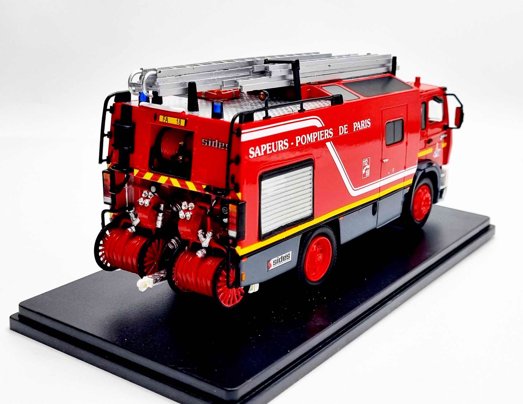 Camion de pompiers RENAULTG230 Fourgon G230 d'Appui FA18 SIDES BSPP Brigade De Sapeurs Pompiers de Paris 1/43
