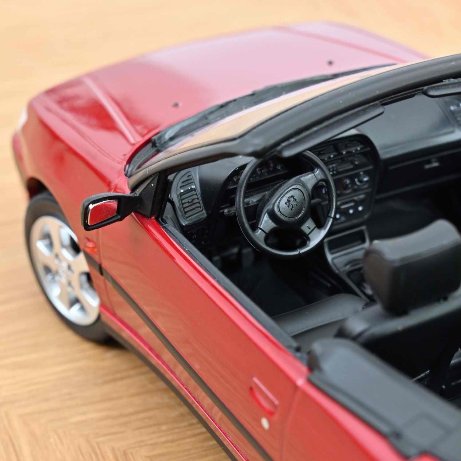 Voiture miniature PEUGEOT306cabriolet Rouge Lucifer Norev 1/18