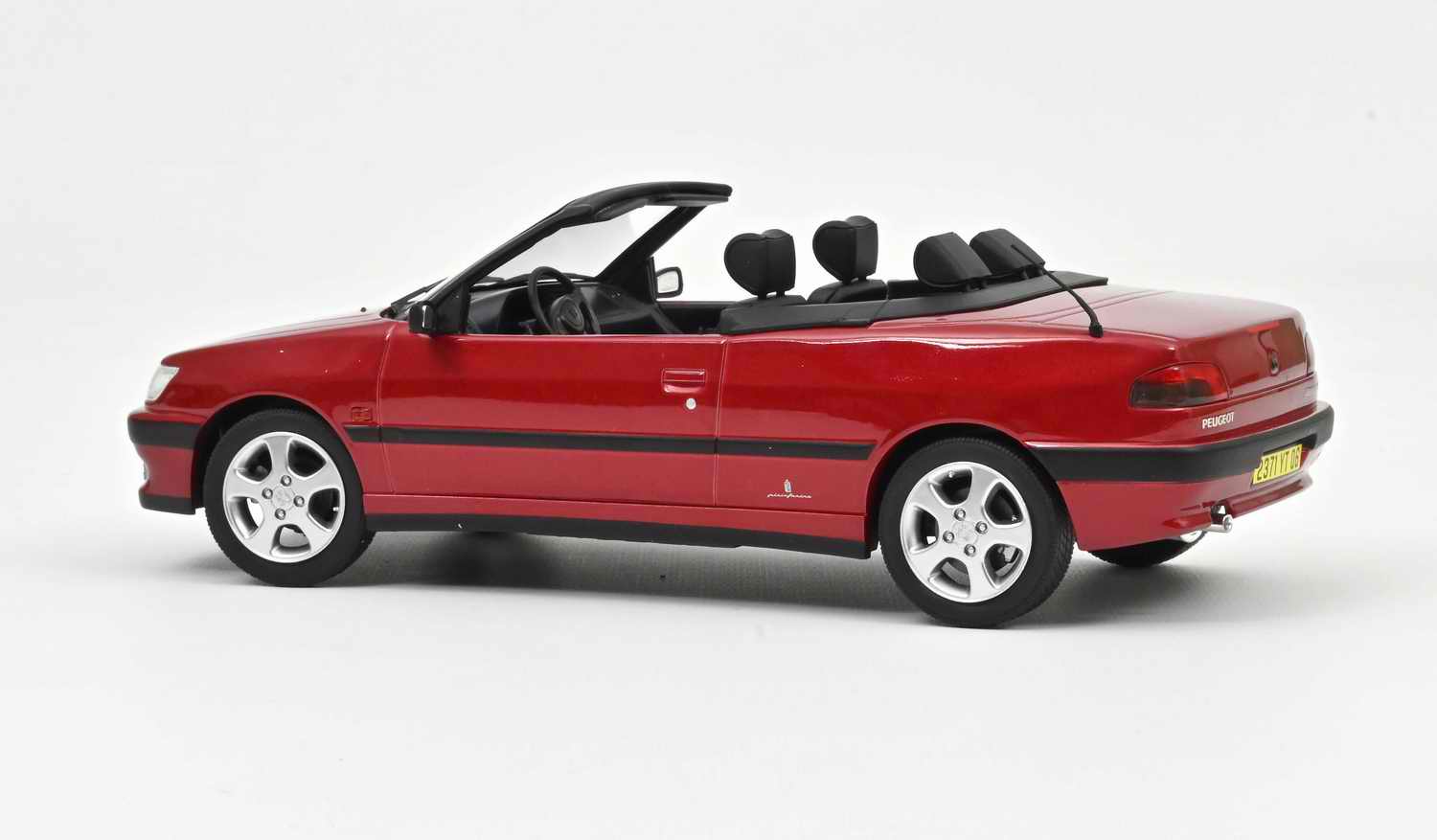 Voiture miniature PEUGEOT 306cabriolet Rouge Lucifer Norev 1/18