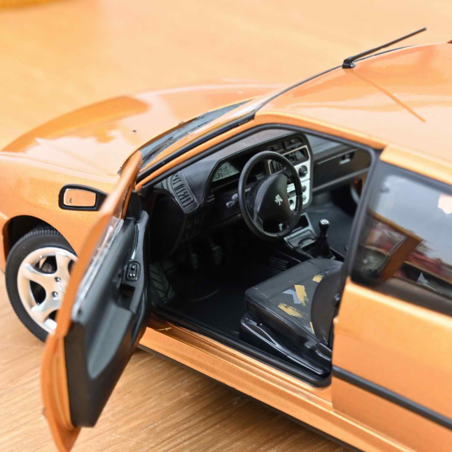 Voiture miniature PEUGEOT306 S16 1997 Jaune Vermeer Norev 1/18