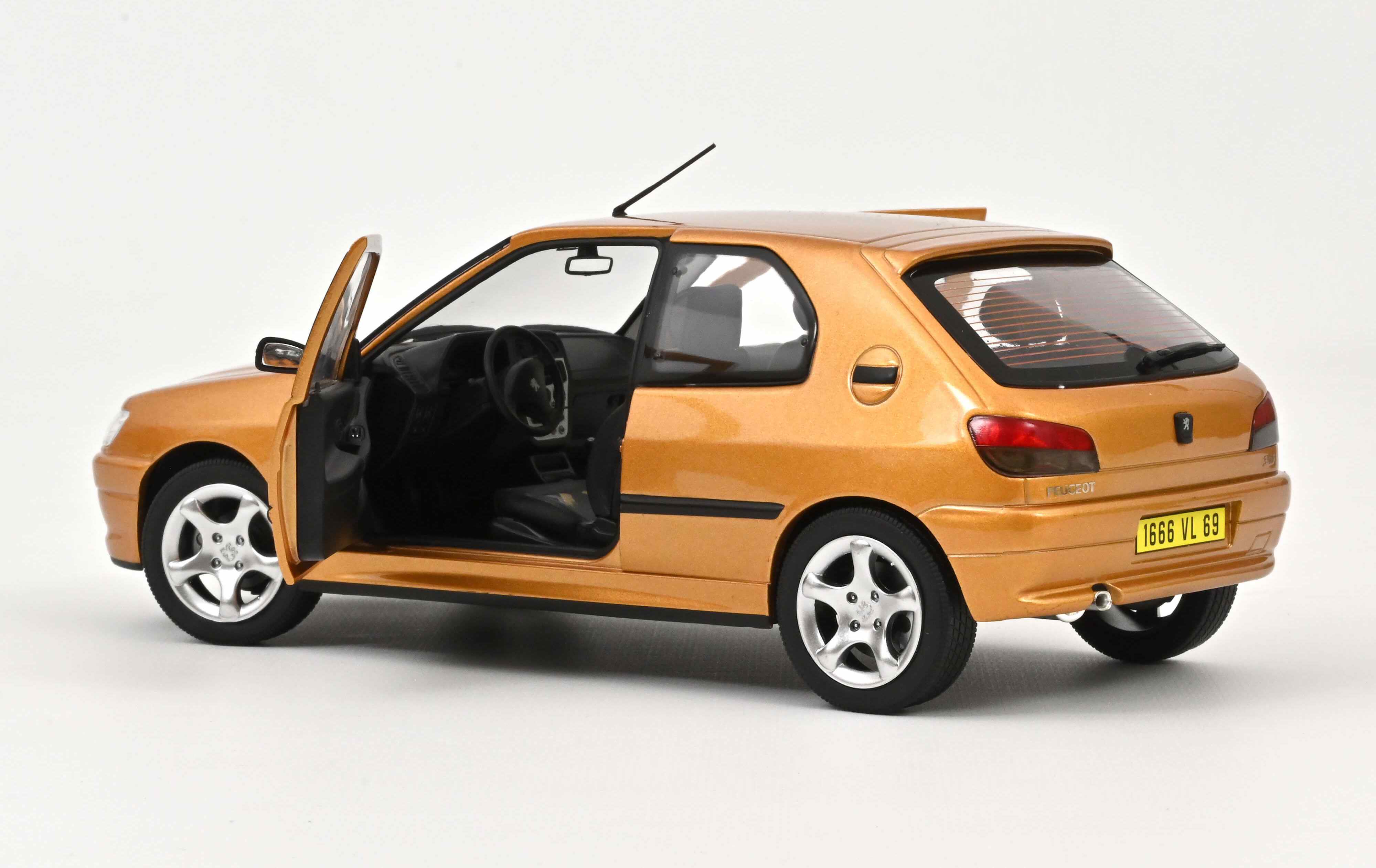 Voiture miniature PEUGEOT306S16 1997 Jaune Vermeer Norev 1/18