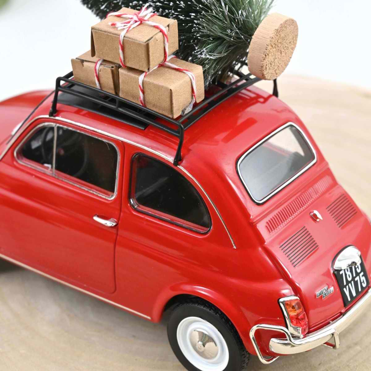 Voiture de collection FIAT500L Rouge Noël 1/18 Norev