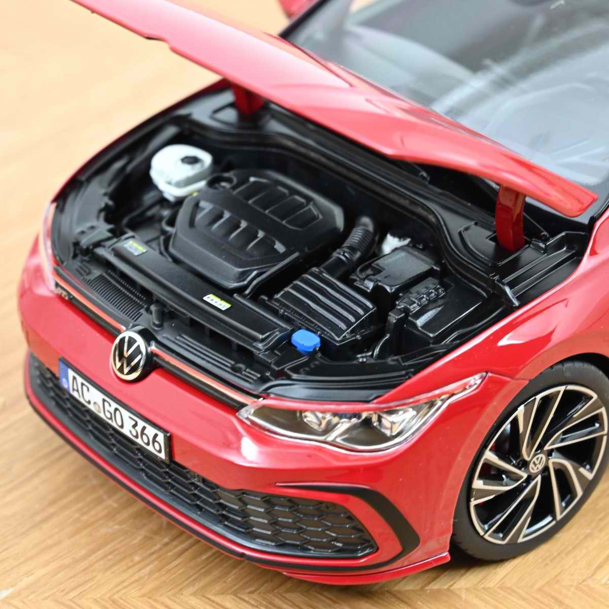 Voiture miniature de collection VW GolfGTI 2020 Rouge Tornado NOREV 1/18