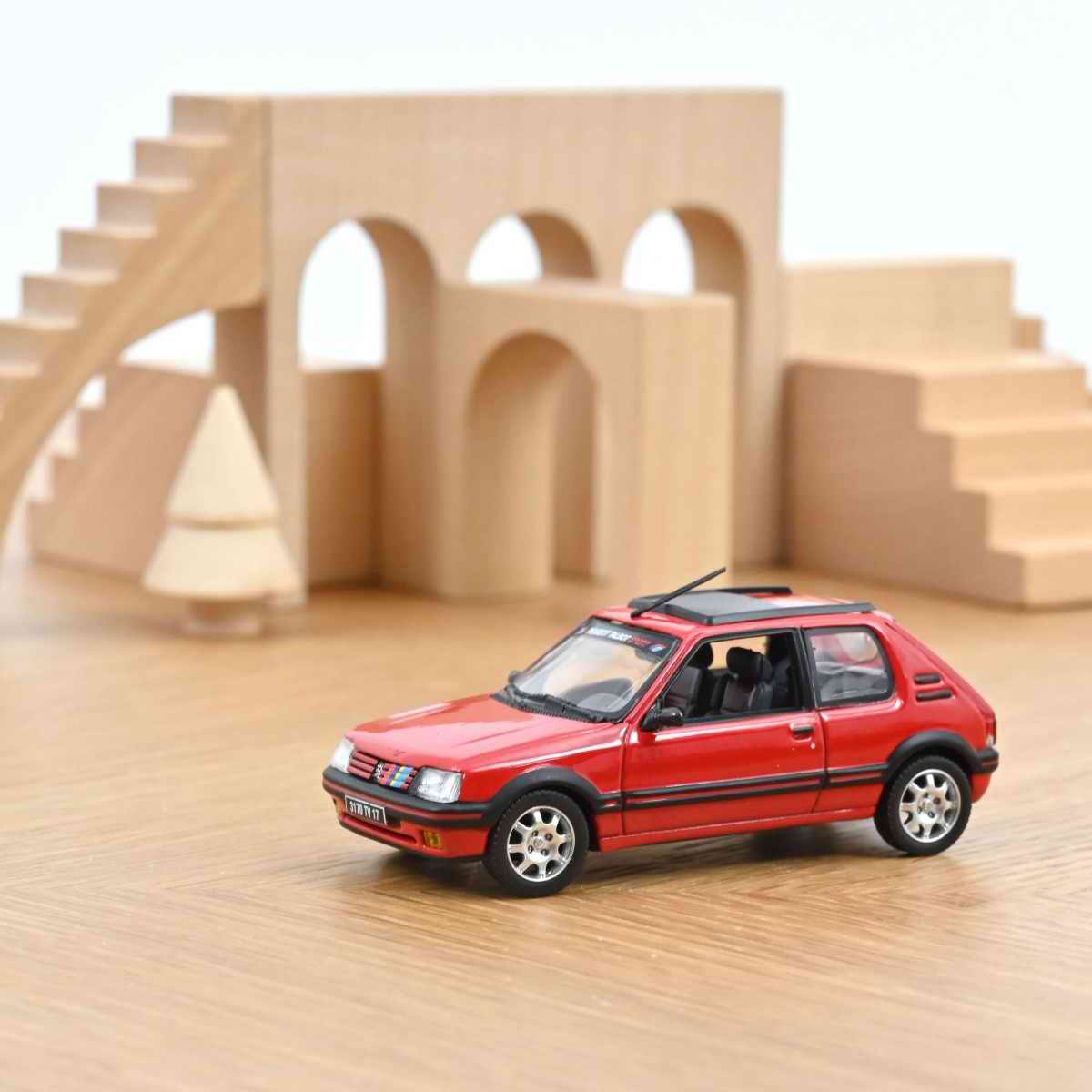 Voiture miniature en métal PEUGEOT205 GTI 1.9 Rouge Vallelunga avec déco PTS Norev 1/43