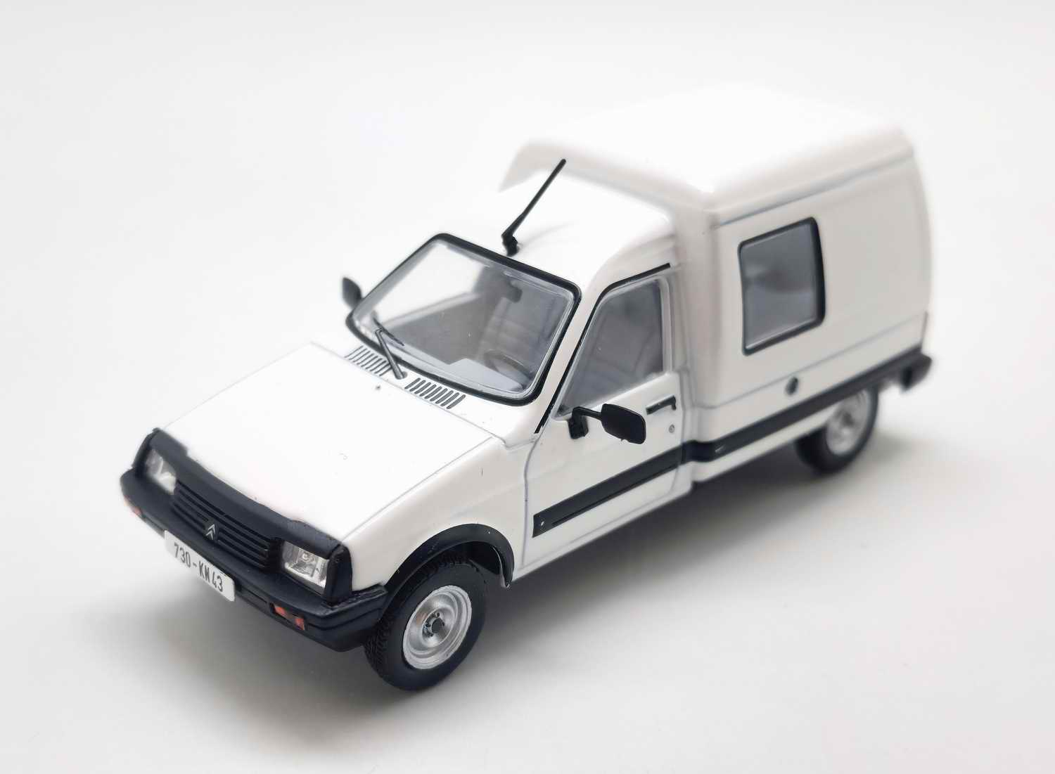 CITROeN C15 D diesel 1984 Blanche Voiture de Collection 1/43